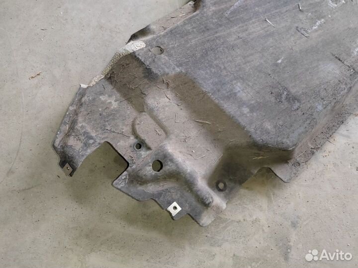 Защита днища правая Volkswagen Touareg 3 2019