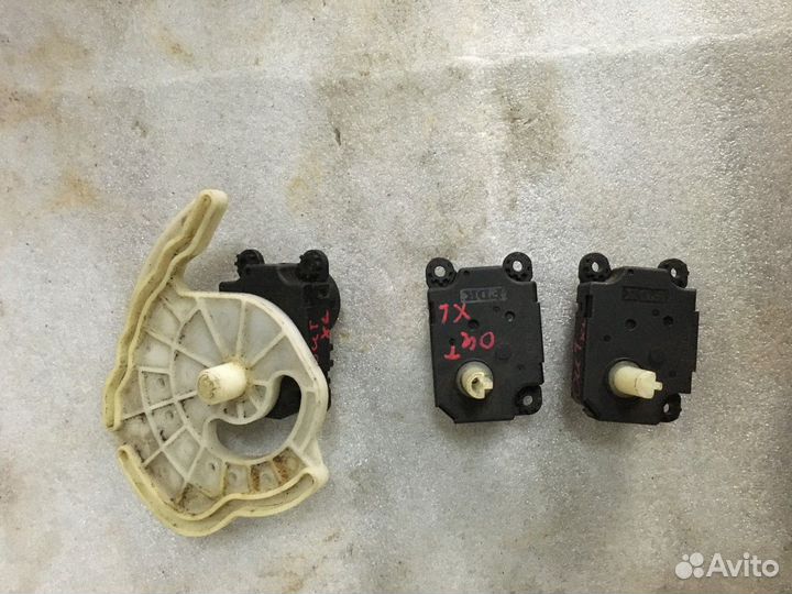 Моторчик привода заслонок отопителя
