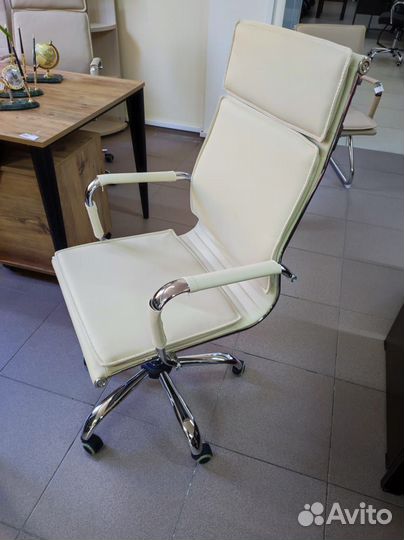 Офисное кресло