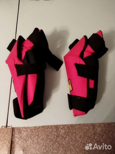 Щитки на предплечья и снарядные перчатки