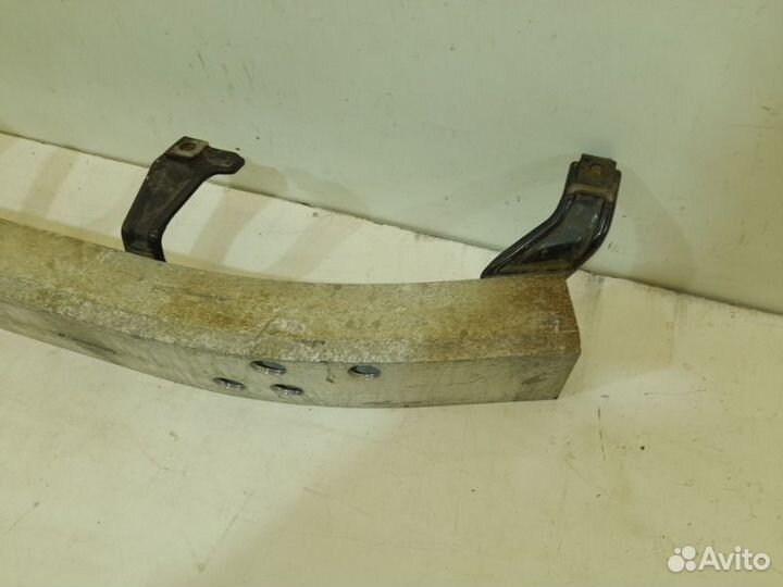 Усилитель бампера передний Toyota Land Cruiser 200