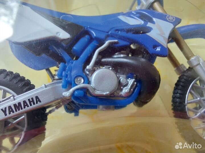Коллекционная модель мотоцикла Yamaha YZ250 1:18