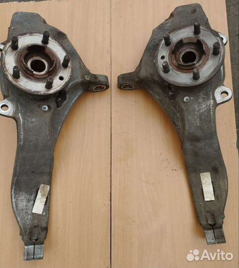 Поворотный кулак передний правый,левый