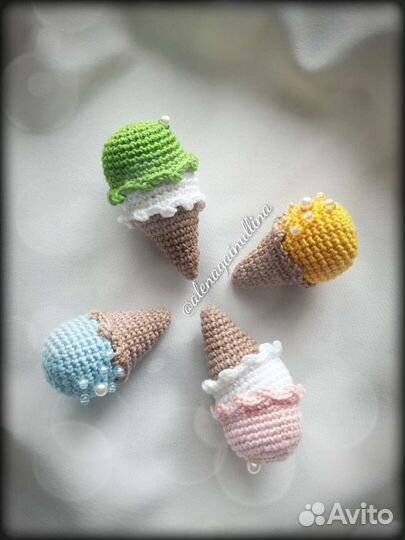 Вязаные брошки ручной работы