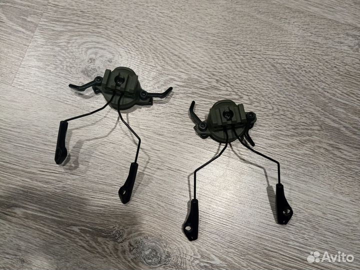 Крепления для активных наушников военные