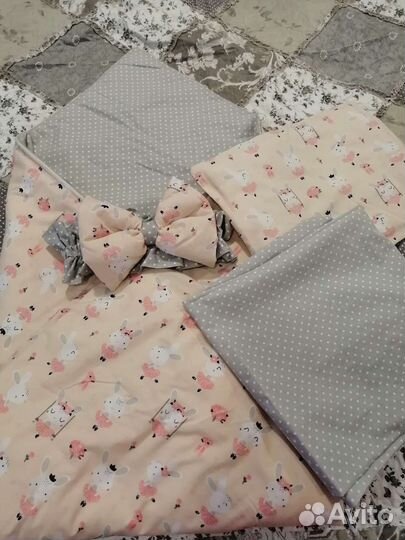 Детское одеяло и подушка в кроватку