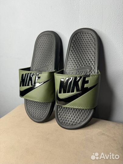 Сланцы Nike