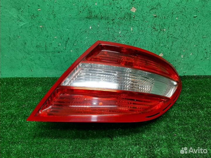 Фонарь задний наружный правый Mercedes Benz C-Cla