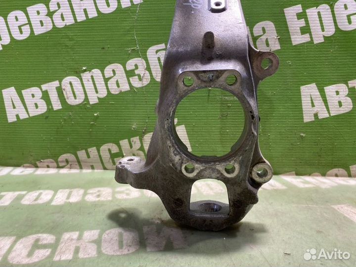 Кулак поворотный передний правый Nissan Skyline