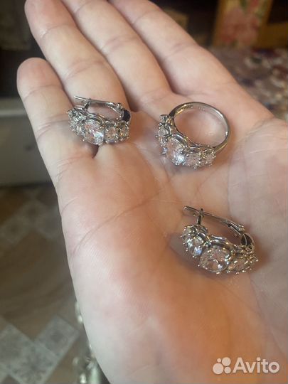 Серебряное кольцо и серьги