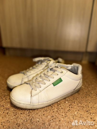 Кроссовки женские