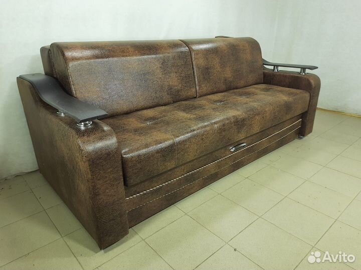 Диван на металлокаркасе