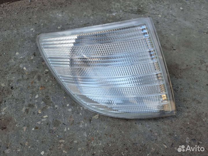 Поворотник правый Mercedes-Benz Vito W638