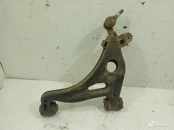 Рычаг передний правый нижний