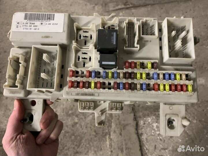 Блок предохранителей салонный Ford Focus 2