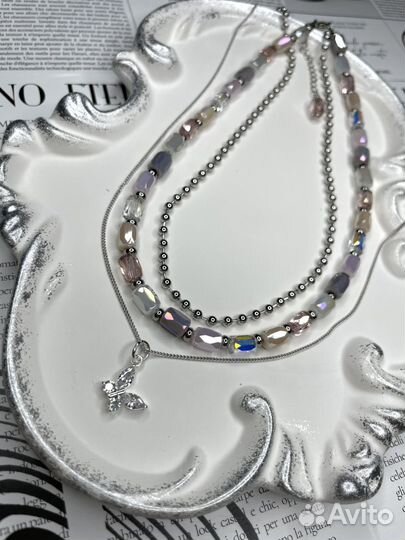 Колье из сверкающих бусин