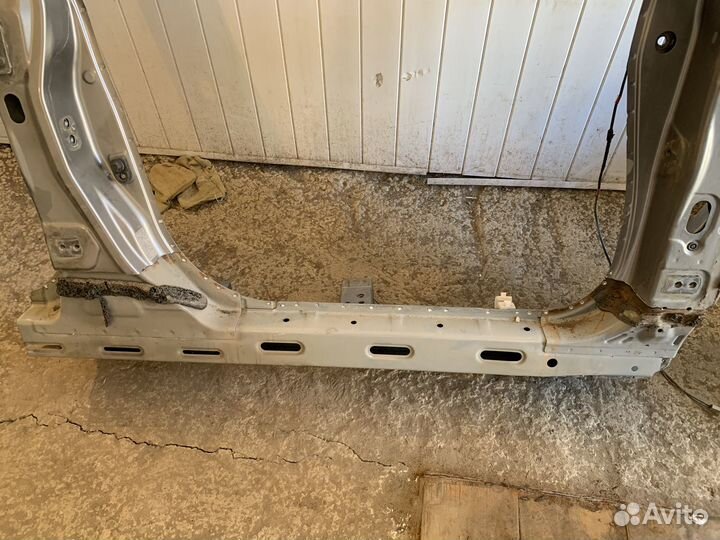 Дверной проем правой передней двери