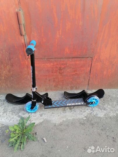 Самокат снегокат новый, в наличии 2 штуки
