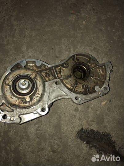 Крышка распредвала Mercedes-Benz W124