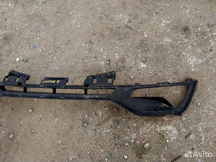 Решетка в бампер центральная Kia Sportage 3