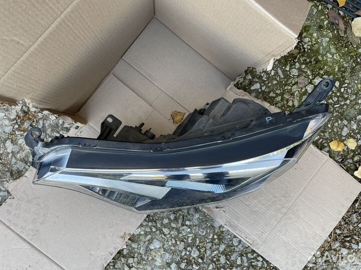 Фара левая Led Toyota Rav 4 CA40