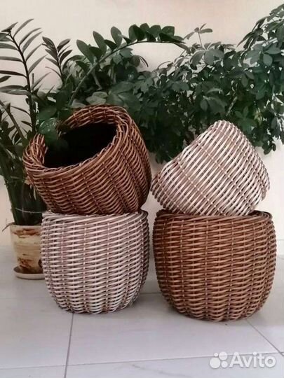 Плетеное кашпо из ротанга