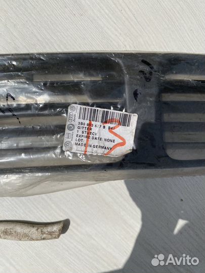 Решеткк бампера передн лев черн Vw Passat B5