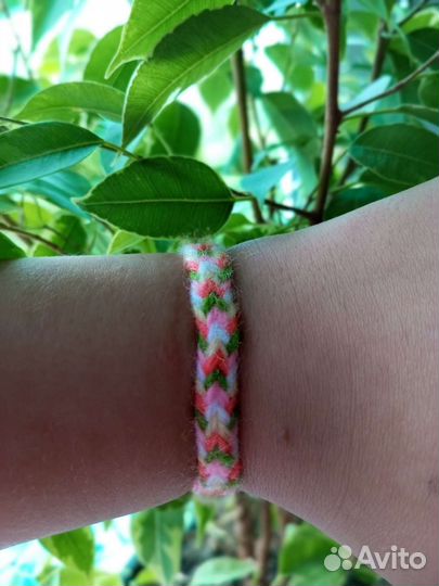 Фенечка из ниток