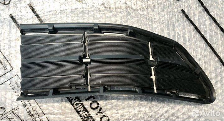 Заглушка бампера передняя левая Toyota Rav4