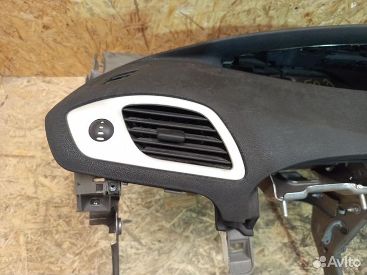 Панель передняя салона (торпедо) Renault Scenic 3