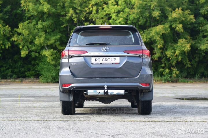 Фаркоп под квадрат Toyota Fortuner