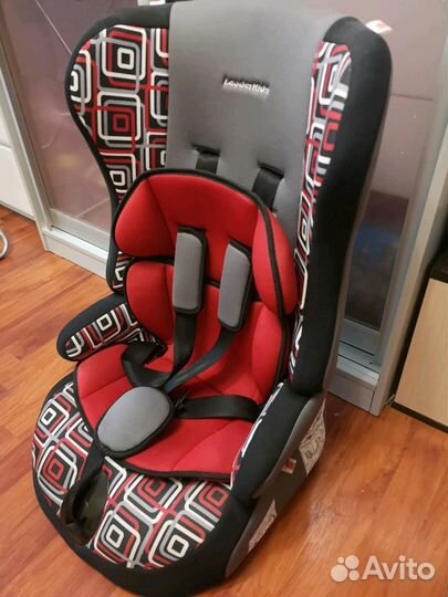 Автомобильное кресло
