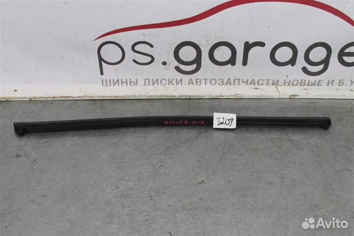 Уплотнитель стекла двери передней левой Ford Fies