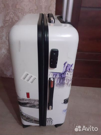 Чемодан на колесах большой