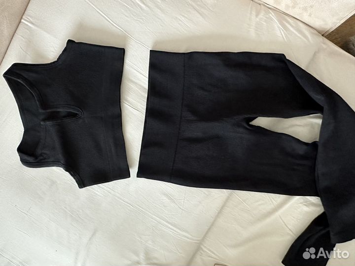 Костюм комплект для фитнеса спорта леггинсы топ