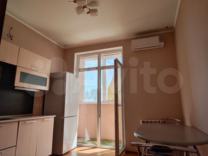 2-к. квартира, 58 м², 4/10 эт.