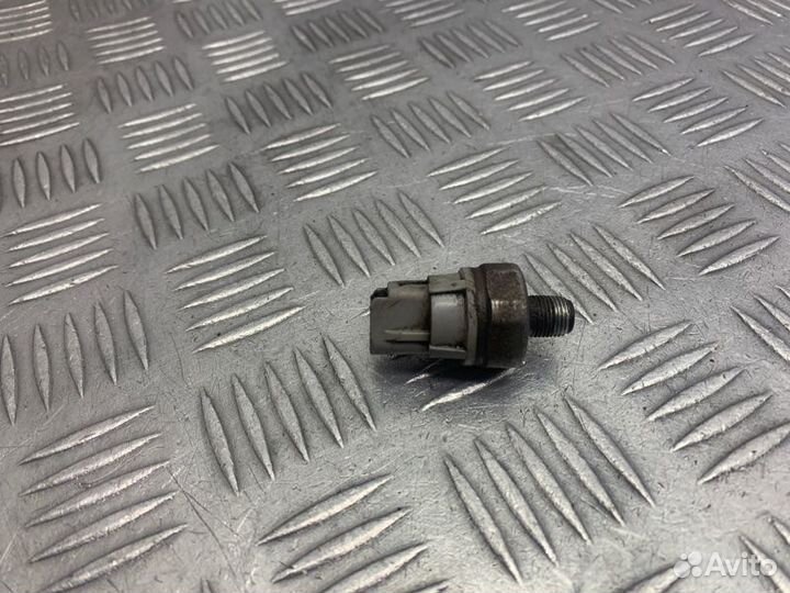 Датчик давления масла Pontiac Vibe 1 1zzfe 2005
