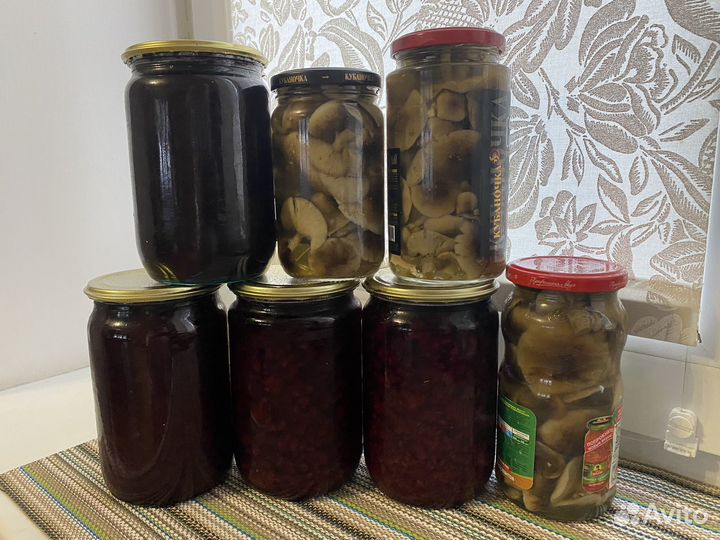 Варенье домашнее из черной смородины, жимолости