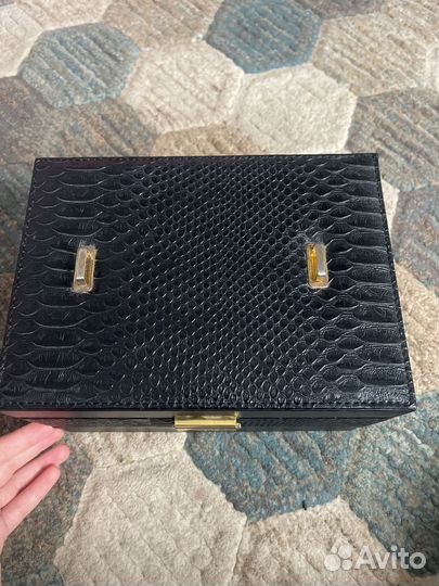 Шкатулка для ювелирных украшений