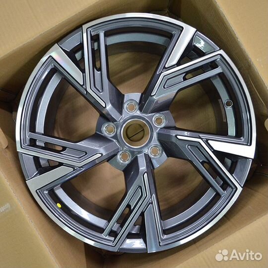 Диск литой Replica 533 R18 5*112