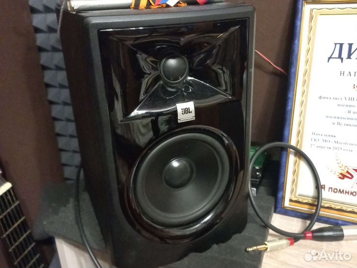 Студийные мониторы jbl 305