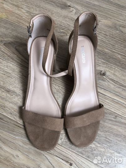 Босоножки t taccardi 40