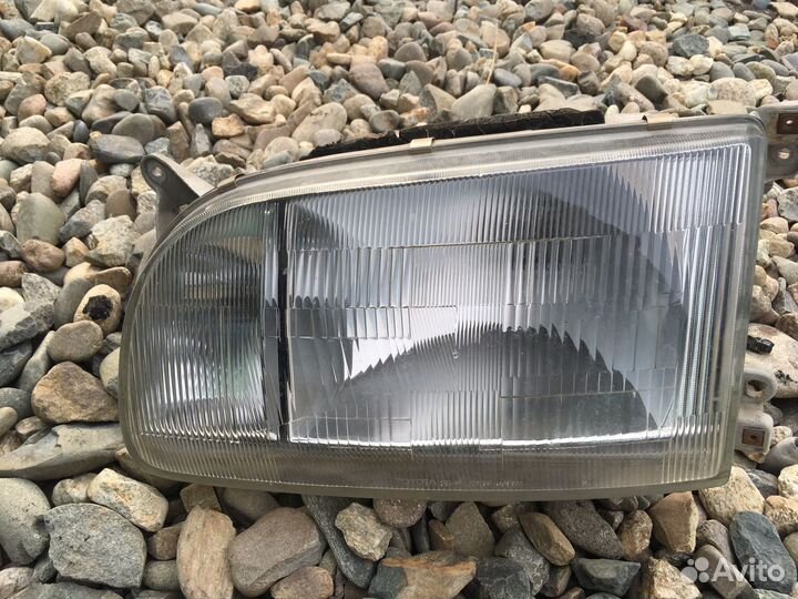 Toyota Hiace 1999 KZH106 фара левая