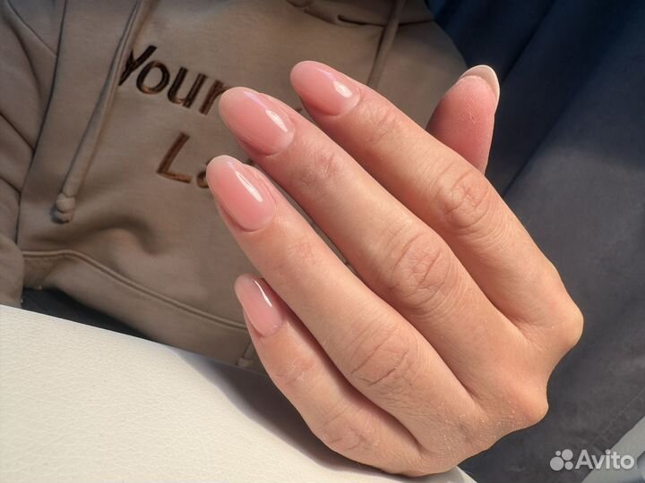 Модель на маникюр