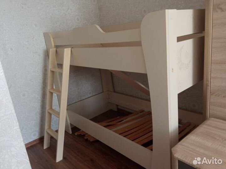 Двухярусная кровать