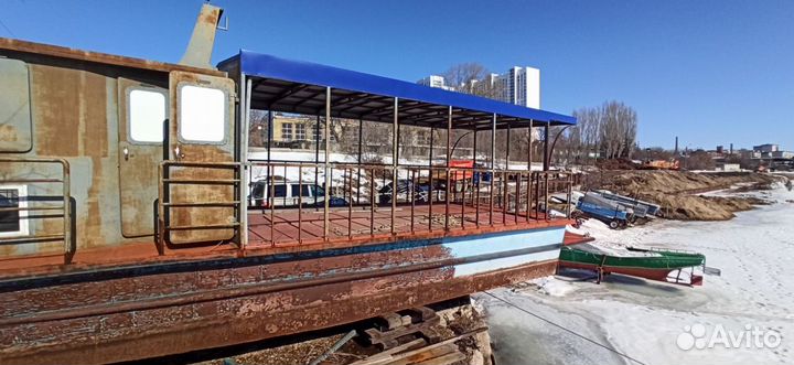 Прогулочный катер