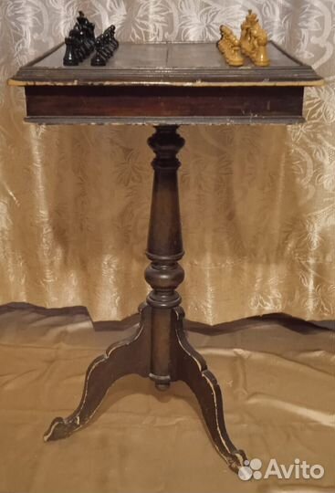 Шахматный столик