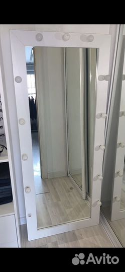 Гримерное зеркало с лампочками