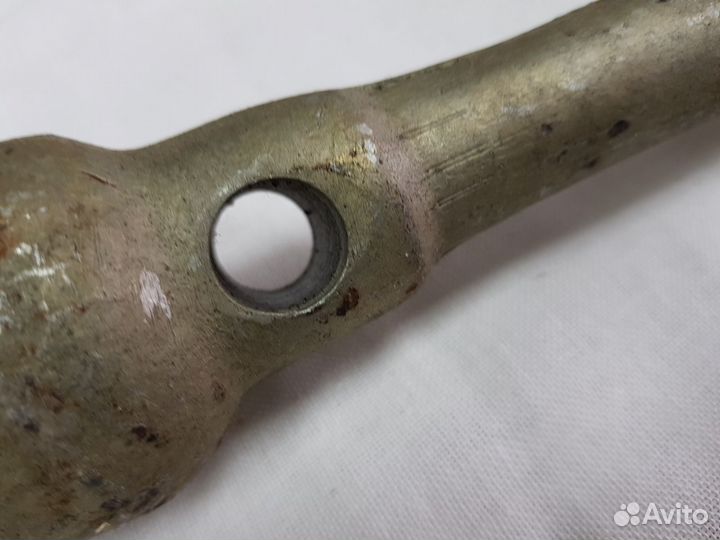 Болонник(ключ колёсный)