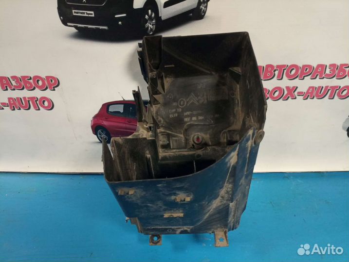 Корпус блока предохранителей Citroen C4 B7